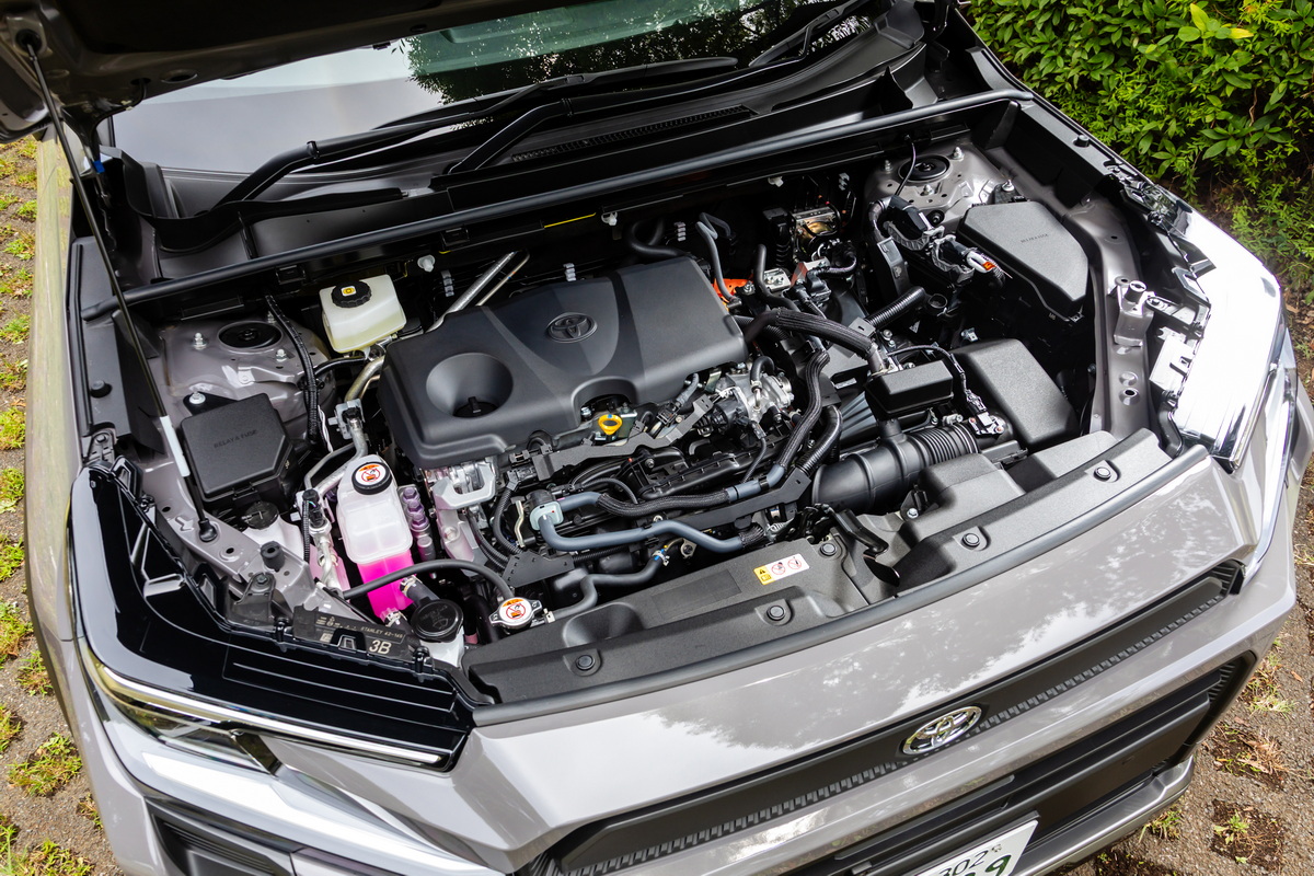 取材車は、2.5L直列4気筒エンジンにモーターを組み合わせたハイブリッドを搭載。