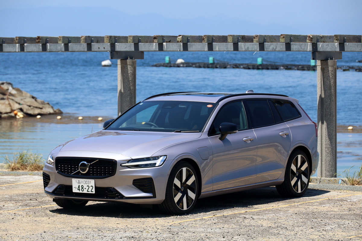 取材車は『ボルボV60T6 AWDプラグインハイブリッド』。