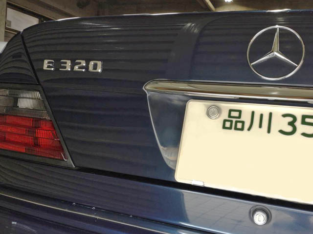 ワンオーナーのメルセデス・ベンツW124は車検で入庫しました