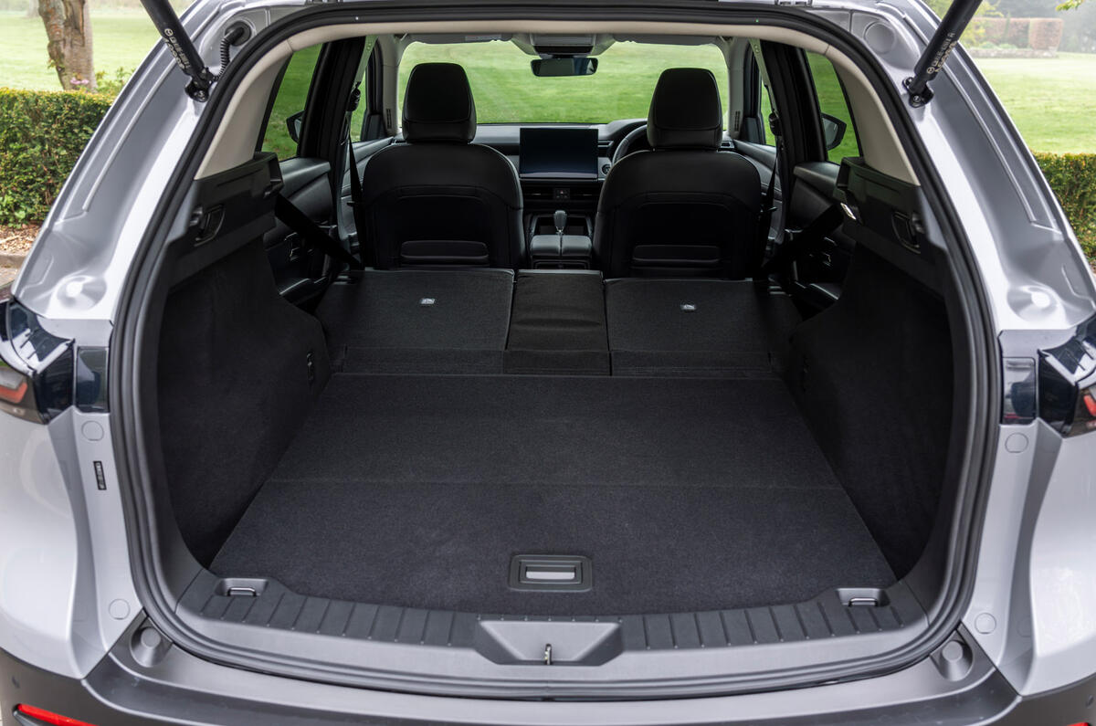 マツダCX-5 2.5 e-スカイアクティブG MHEV センターライン(英国仕様)