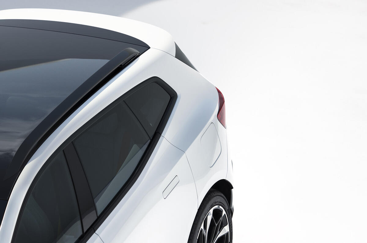 新型ポールスター4 SUVの予告画像