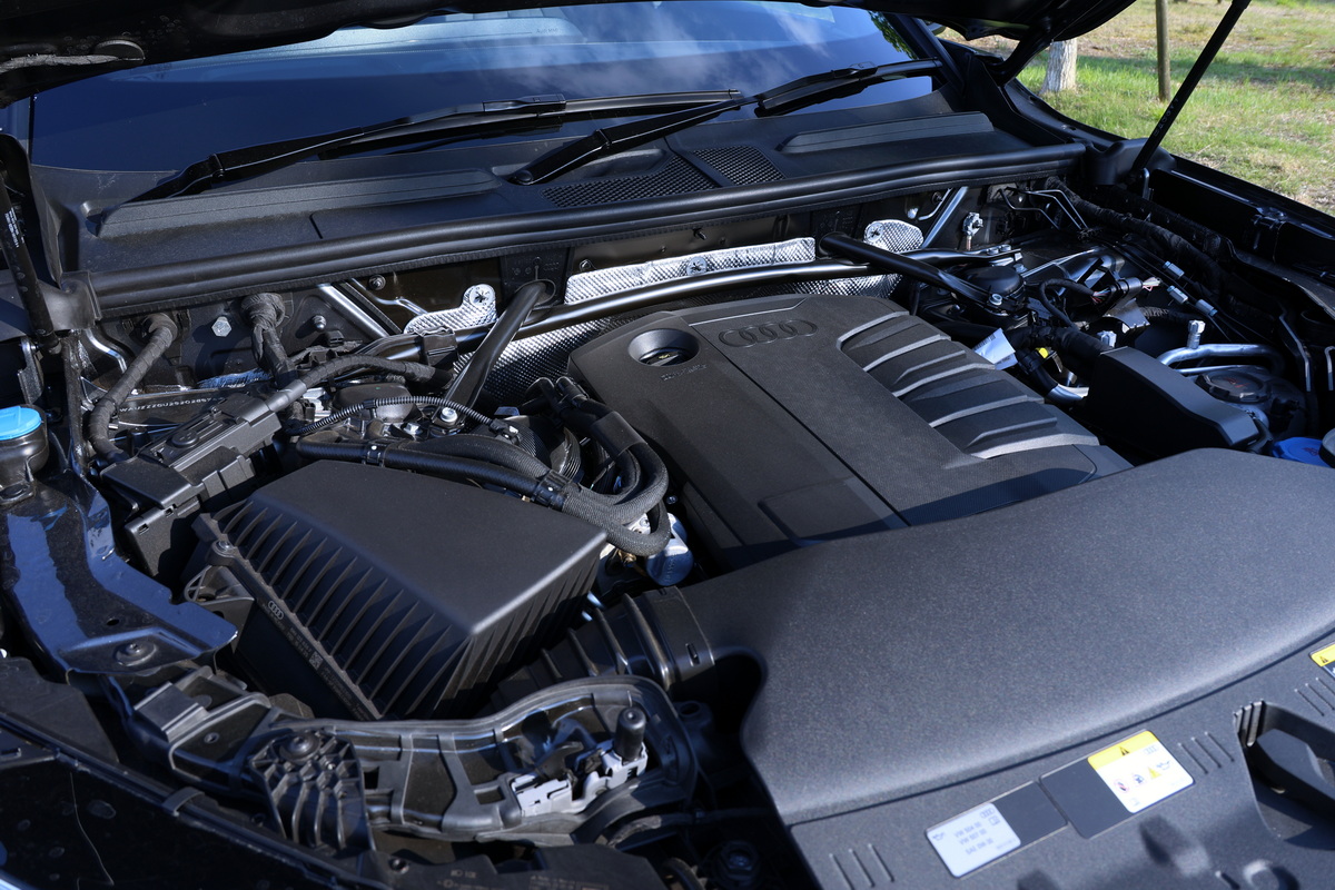 2L直4ディーゼルターボのスペックは、最高出力204ps/3800-4200rpm、最大トルク40.8kg-m/1750-3250rpm。