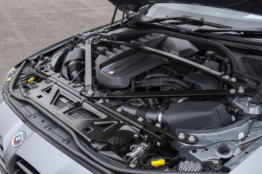 BMW M3ツーリングの直列6気筒エンジン