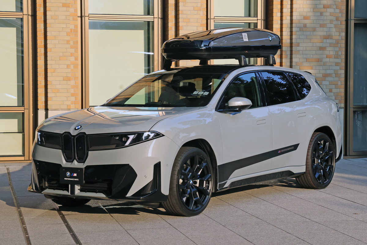 オプションで用意されるBMW Mパフォーマンスパーツ装着車。