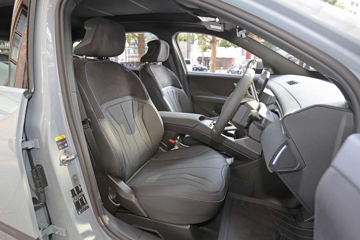 コントロールユニット『BMWハートオブジョイ』を量産車として初めて搭載。