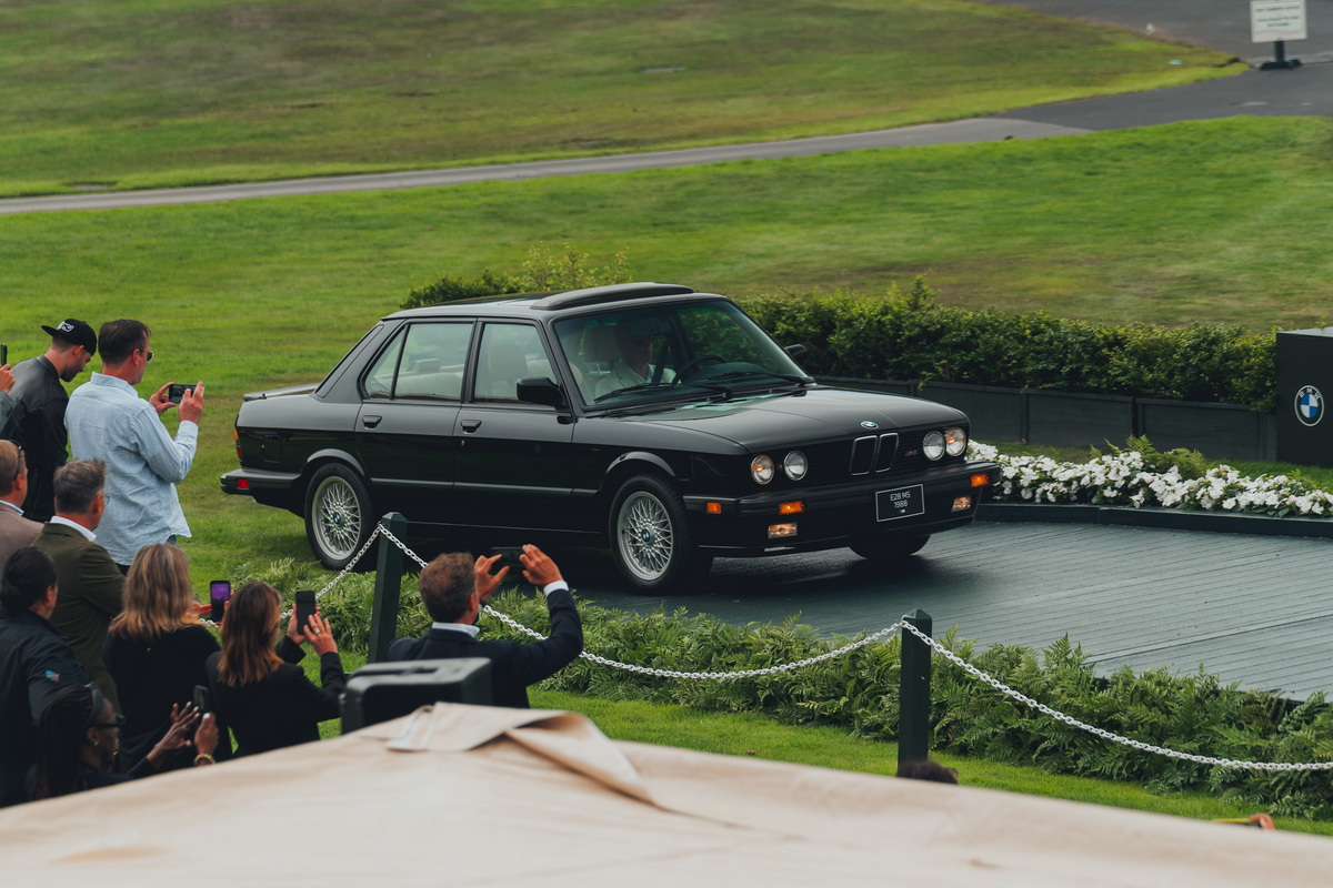 BMWのカタログモデルをベースとして最初に登場したのは、1985年に登場した『M5』(E28)。