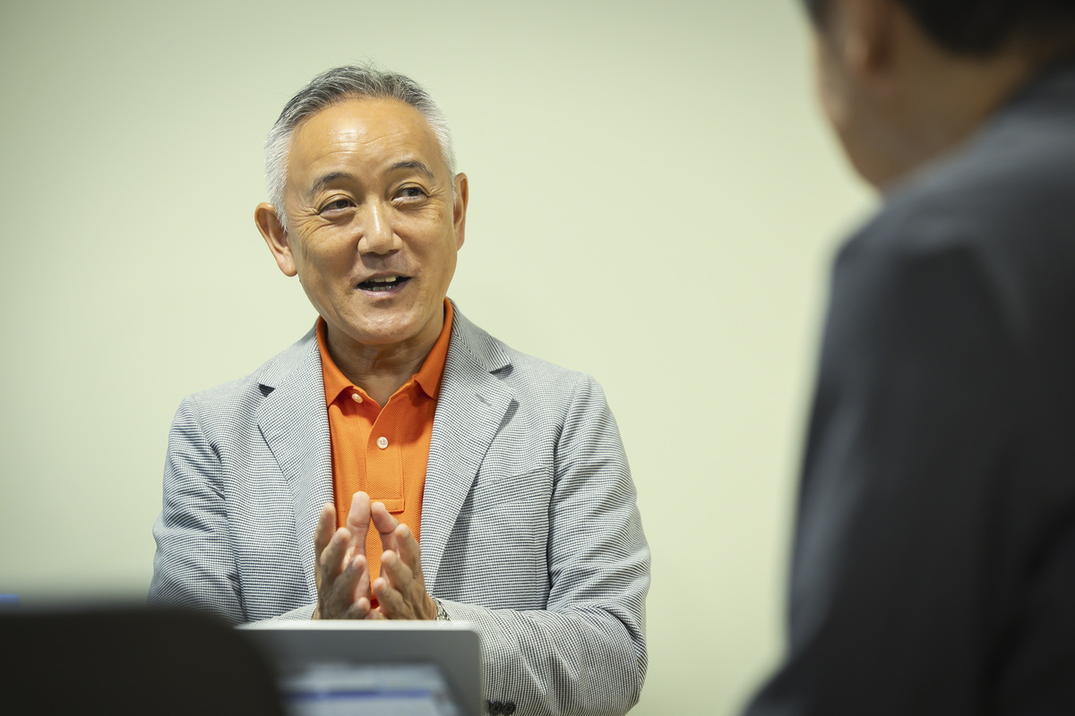 EMTのカラーであるオレンジを纏う打越氏。ちなみにオートバックス由来という訳ではないそうだ。