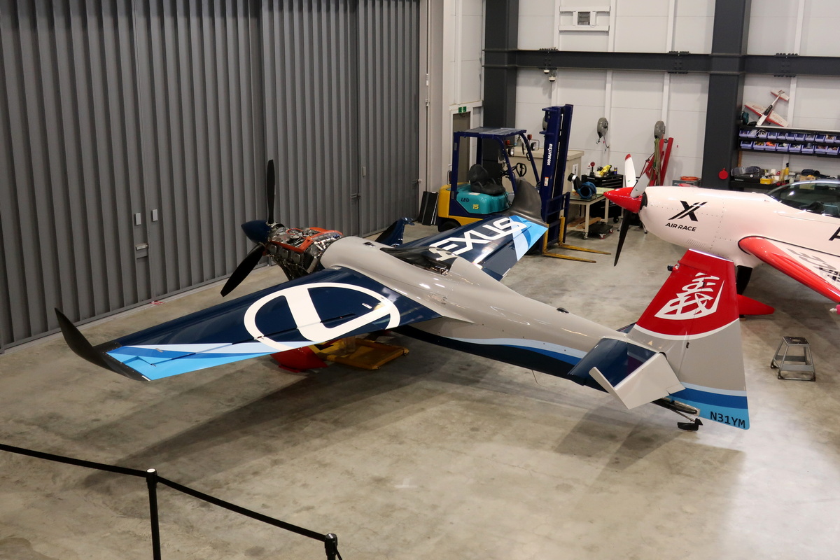エアレースは最高速度400km/h、最大重力加速度は12Gにもおよぶ専用機で行われる。
