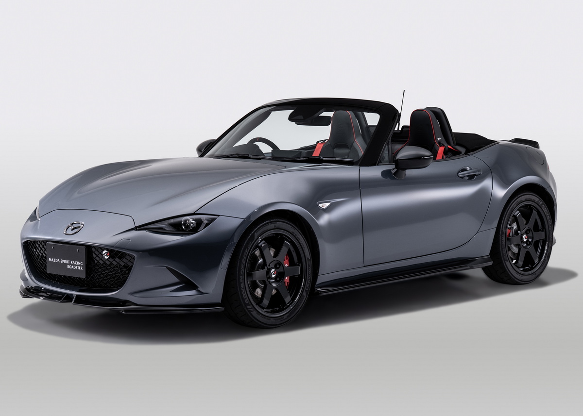 標準のマツダ・スピリット・レーシング・ロードスターは、2200台限定で発売された。