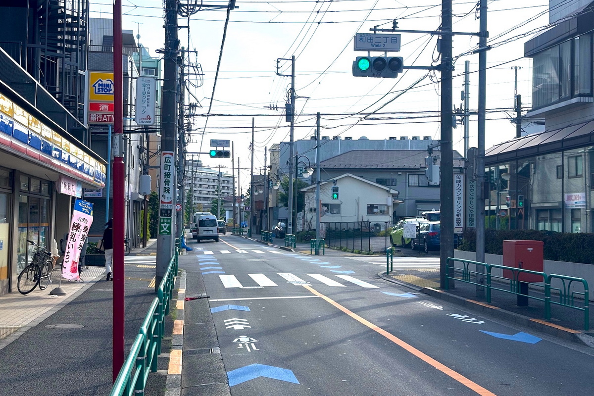 イエローラインなので、自転車の追い抜きは困難。