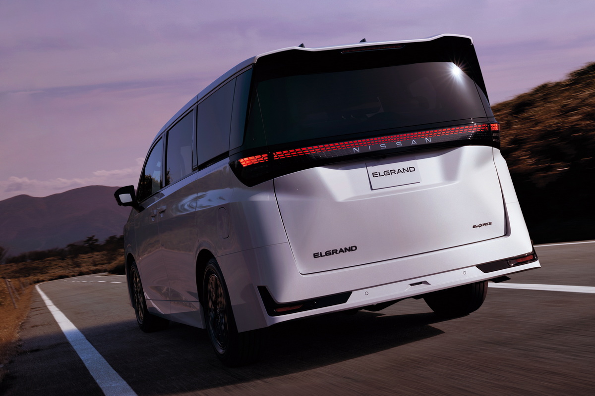 新型日産エルグランドは、7月初旬の段階で約6000台の受注があるという。