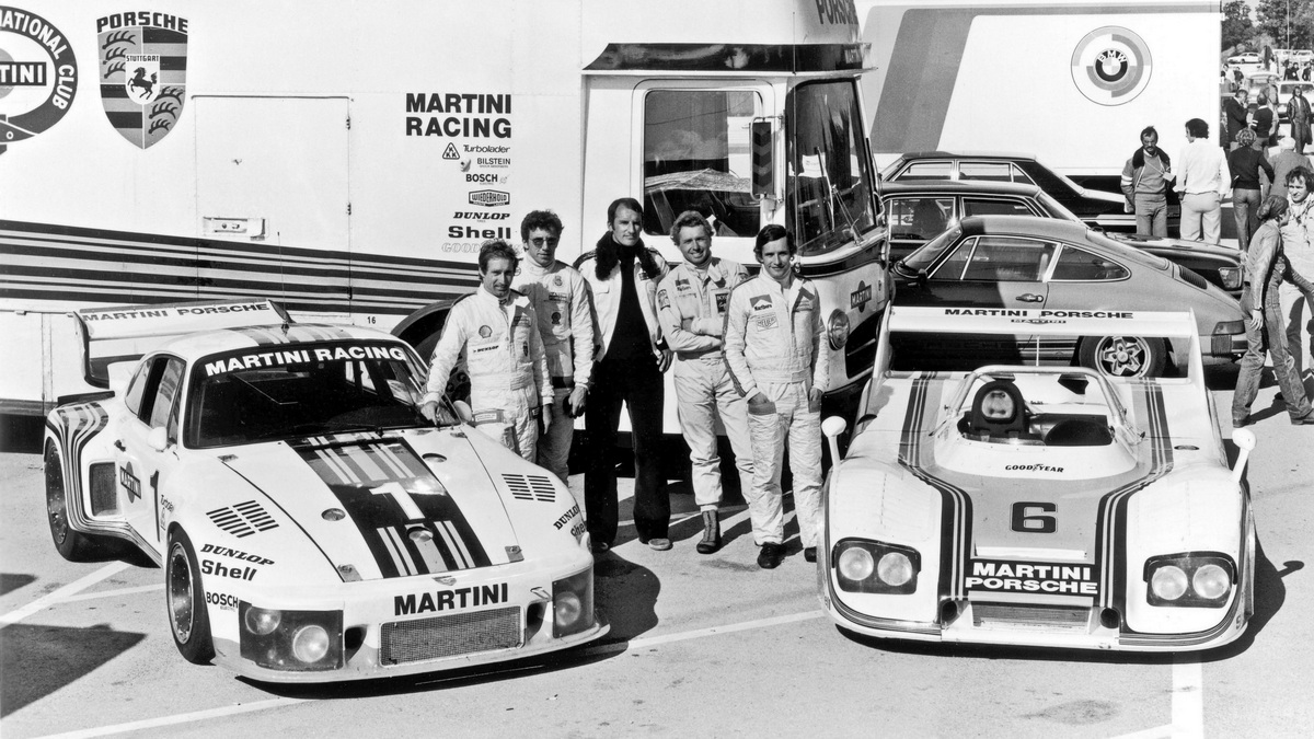 1976年シーズンのポルシェは、国際メーカー選手権を制するために935(左)と、広告効果の高いビッグレースで総合優勝を狙うプロトタイプ・クラスの936で挑戦した。