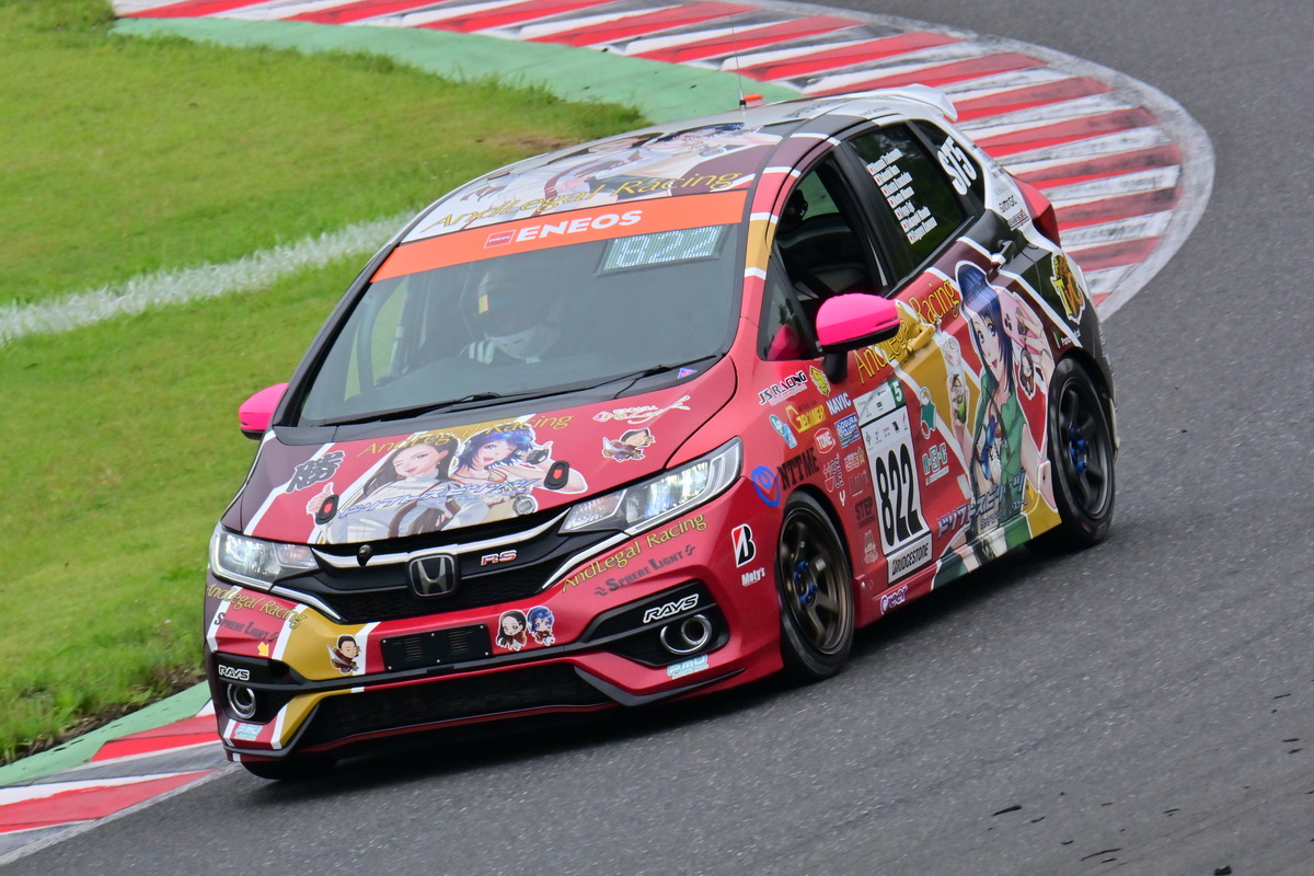 完全復活をしたAndLegal Racing 822号車。