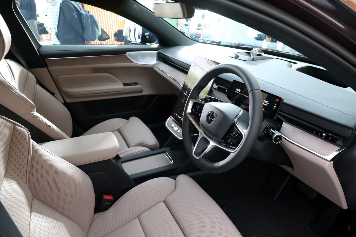ドライバーが運転に集中できる、自然で快適な操作環境を目指している。
