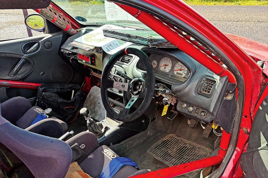 エドワード・ラクストンさんのMG ZRラリーカー