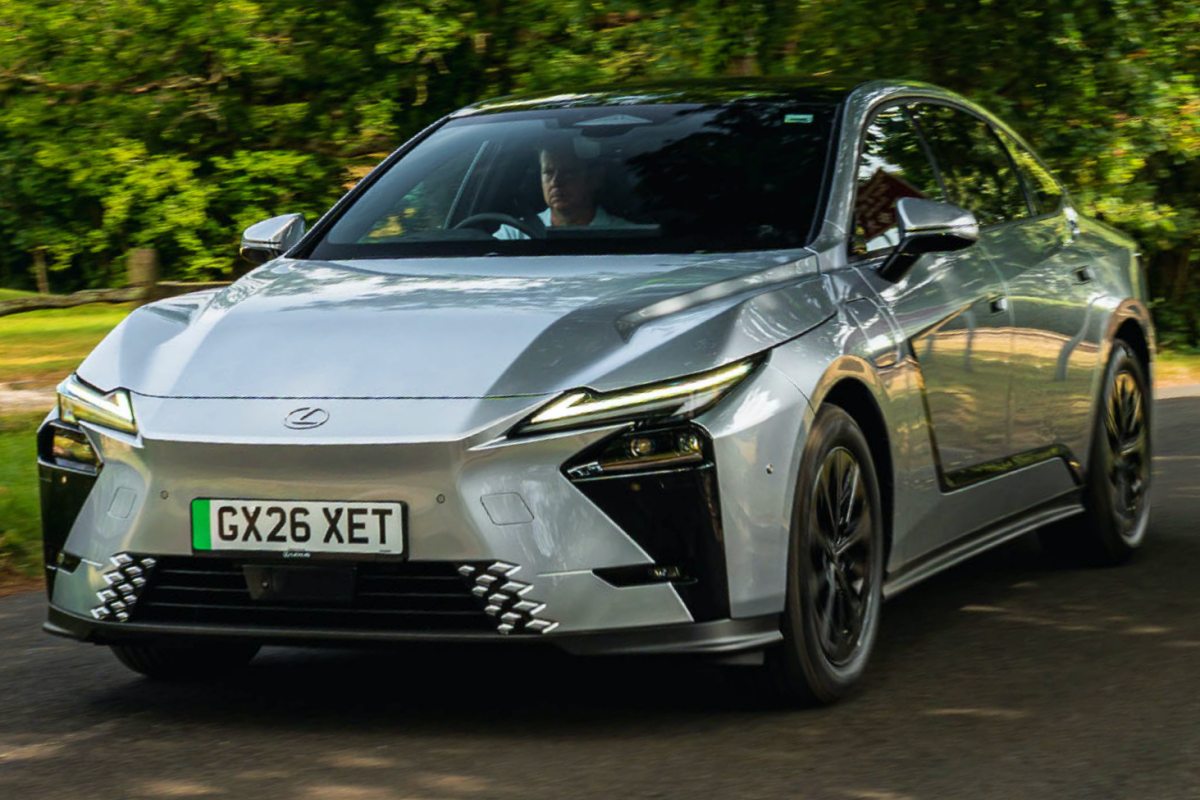 レクサスES 350e プレミアム・プラス（英国仕様）