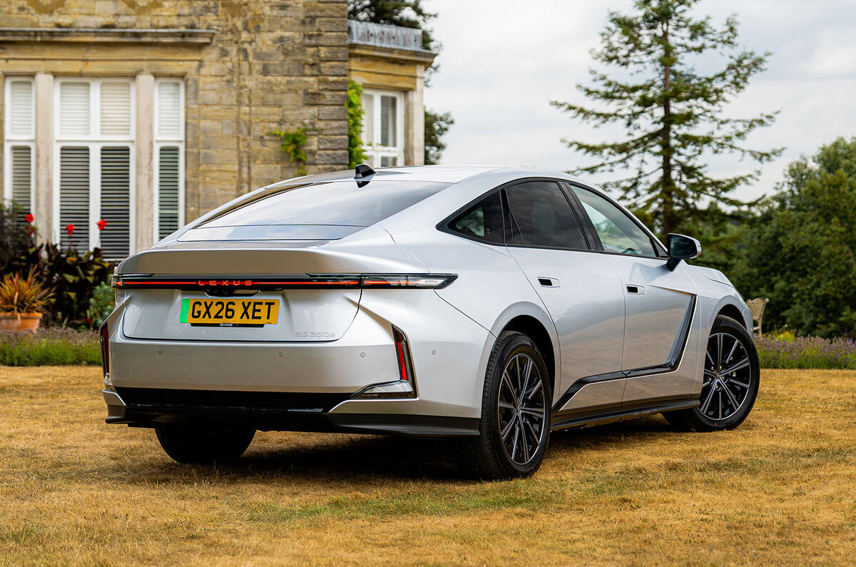 レクサスES 350e プレミアム・プラス(英国仕様)