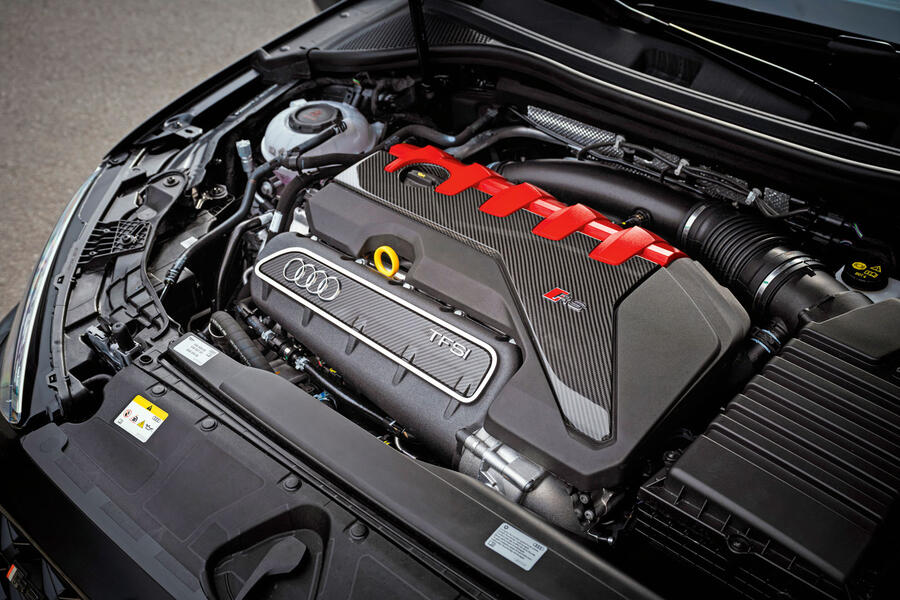 アウディRS3の5気筒エンジン
