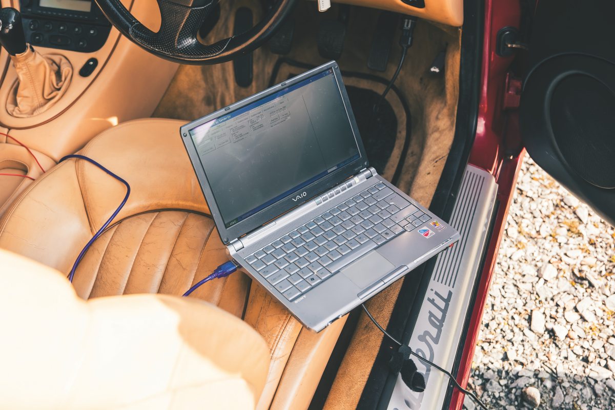 マセラティ3200GTの診断用ノートPC