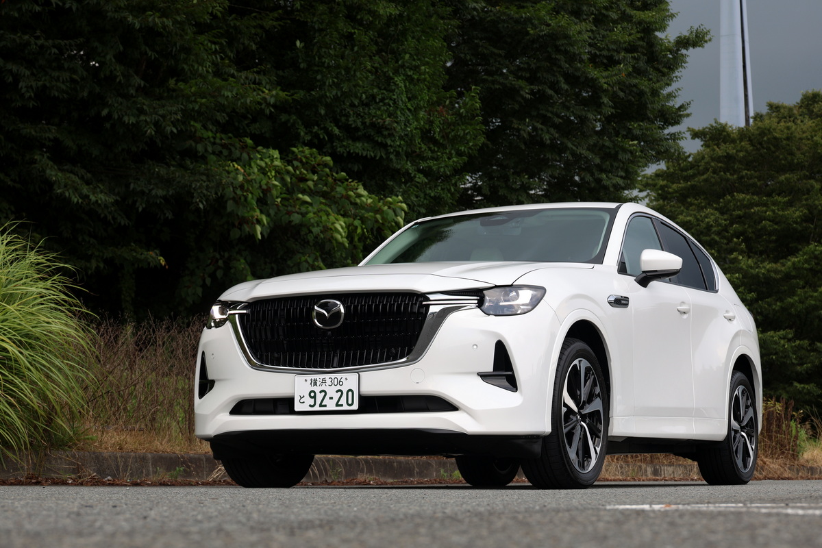 取材車となった『マツダCX-60PHEVプレミアムモダン』。2列シートの5人乗りモデル。