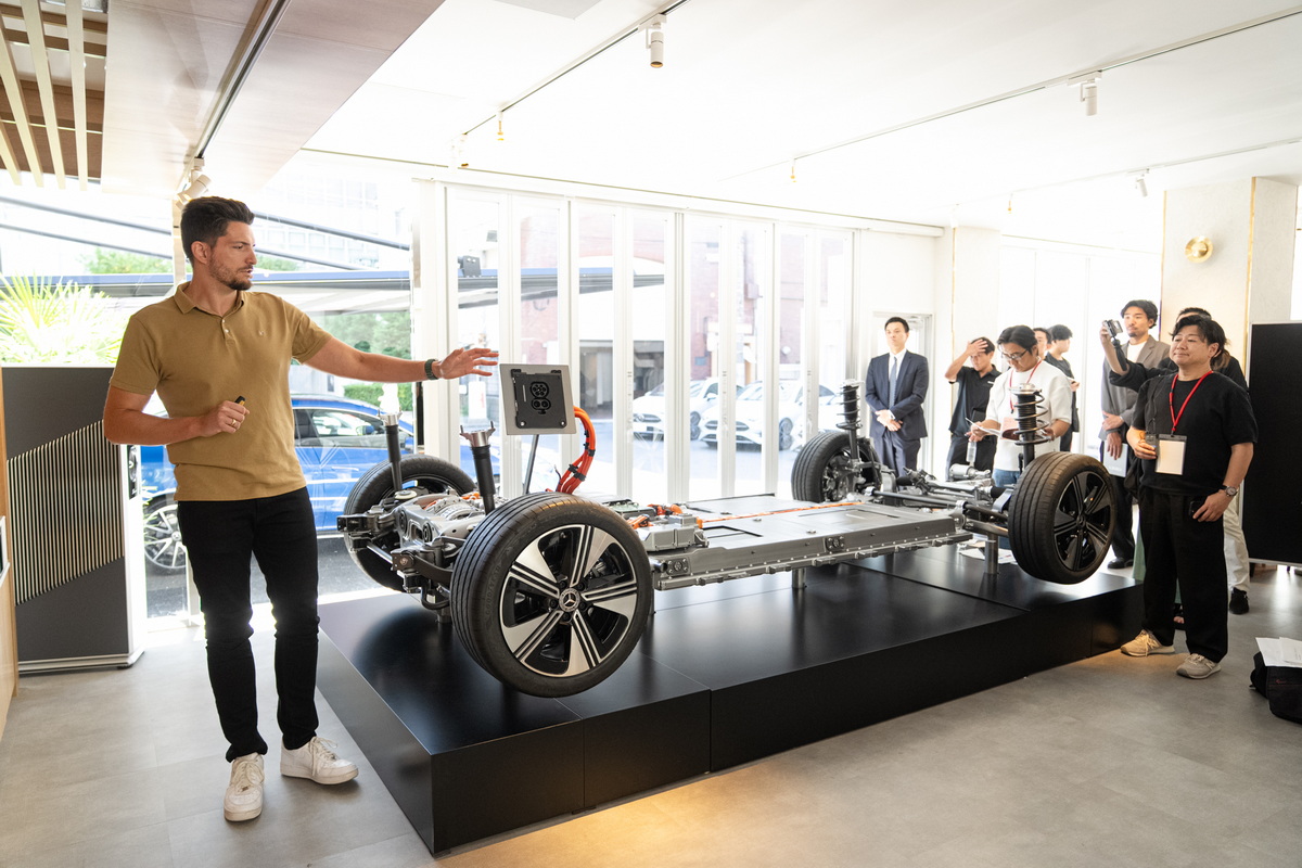 新型CLAは800Vアーキテクチャーの新しい電動ドライブプラットフォームを採用。