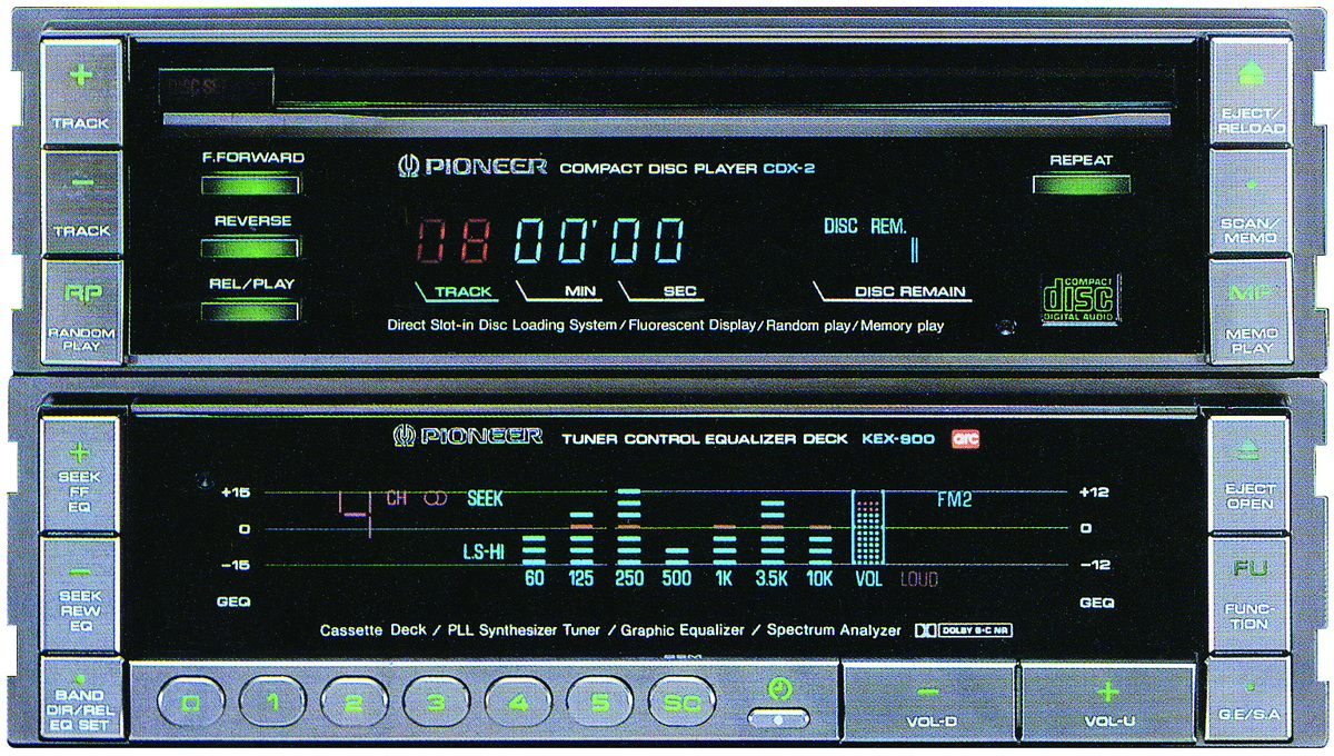 カロッツェリアの初代モデルとなるCDX-2/KEX-900。