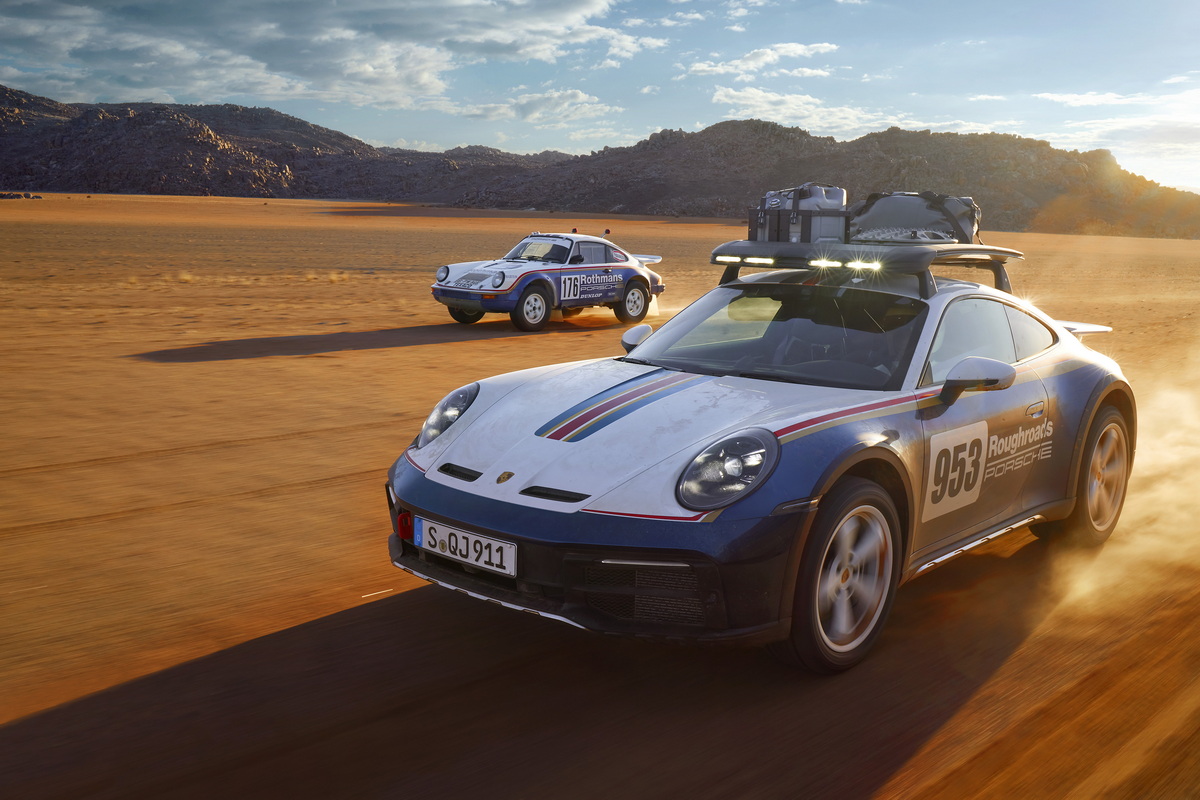 911ダカールの広報写真では953との2ショットも登場。ゼッケンも953となっている。