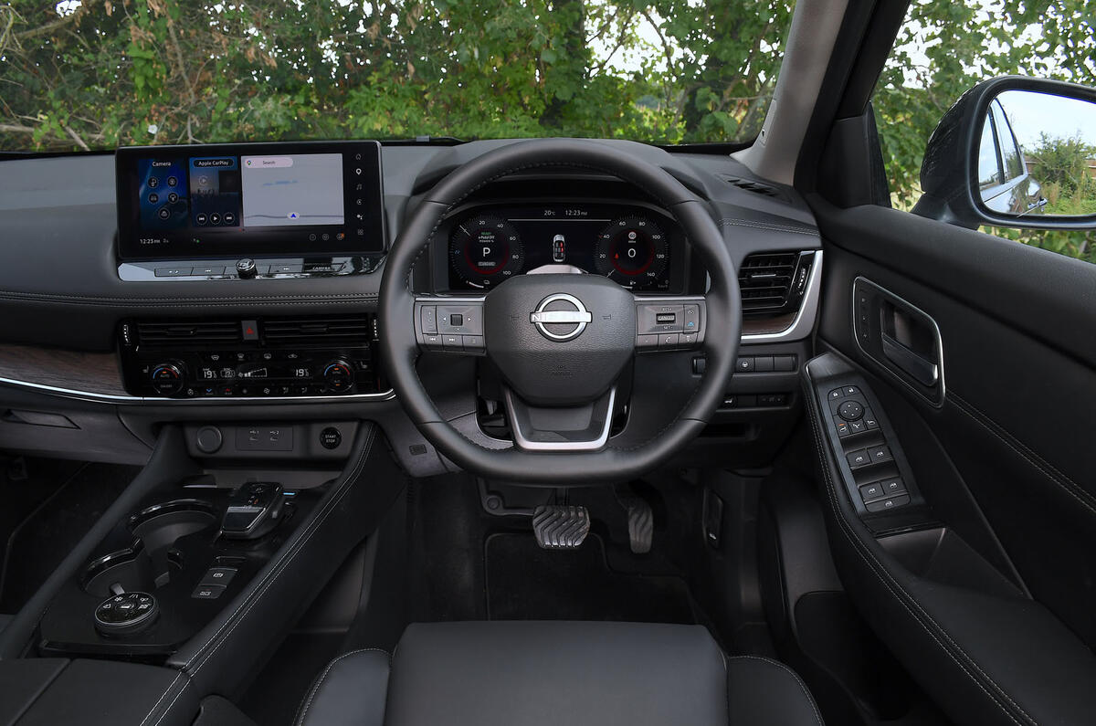 日産エクストレイル eパワー eフォース AWDテクナ(英国仕様)