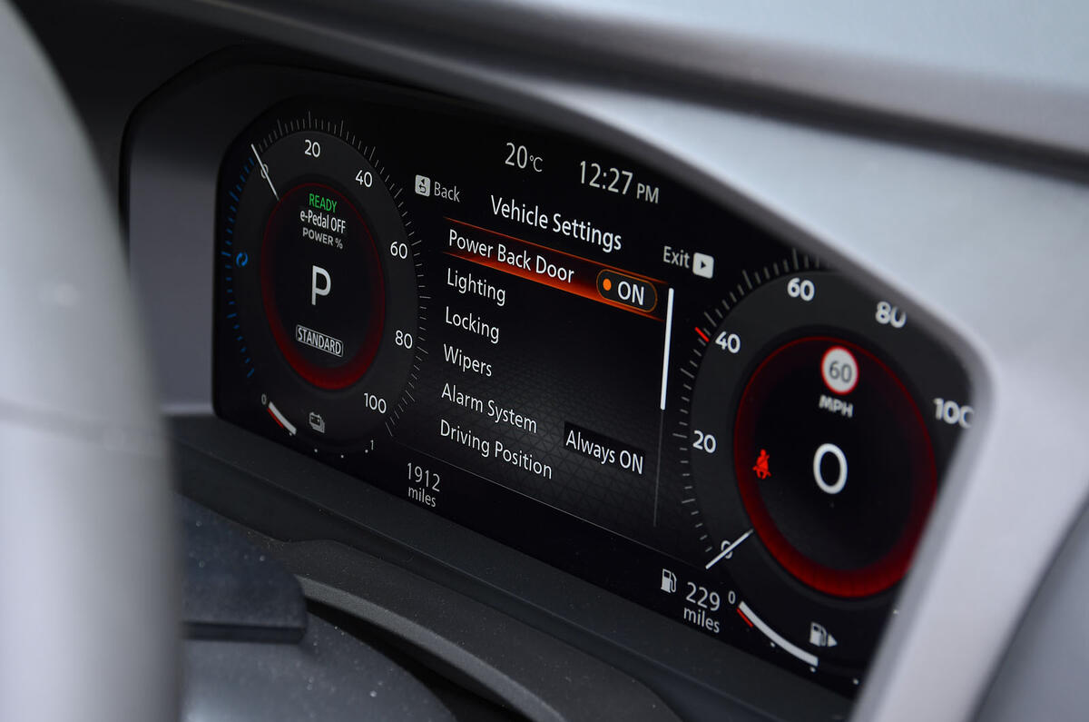 日産エクストレイル eパワー eフォース AWDテクナ(英国仕様)