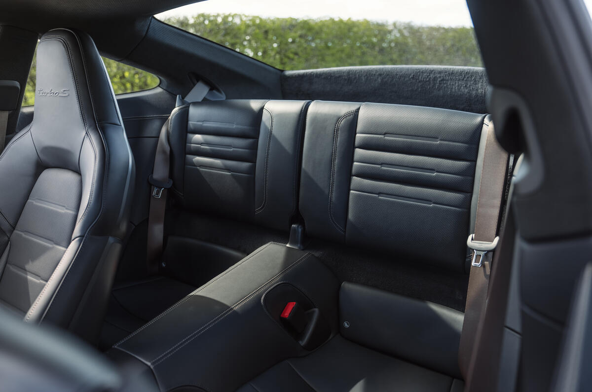 ポルシェ911 ターボS(992.2型/英国仕様)