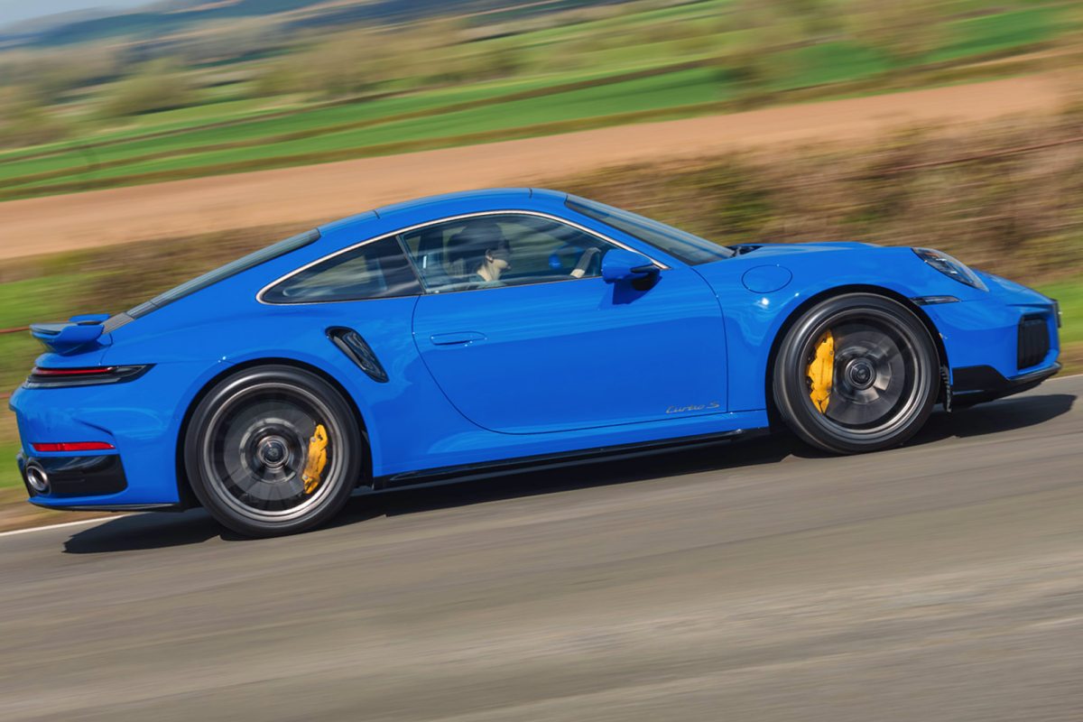 ポルシェ911 ターボS(992.2型/英国仕様)