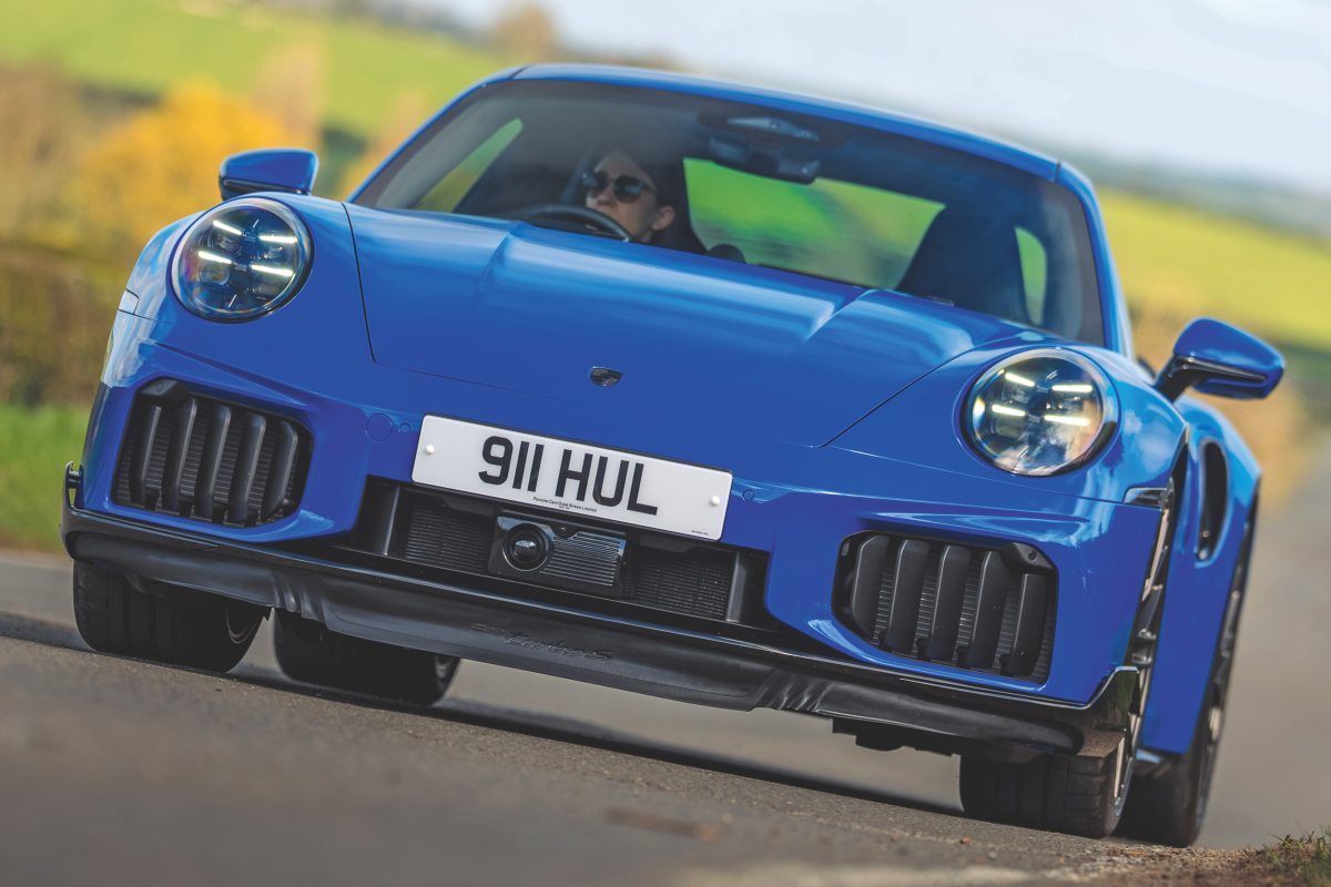 ポルシェ911 ターボS(992.2型/英国仕様)