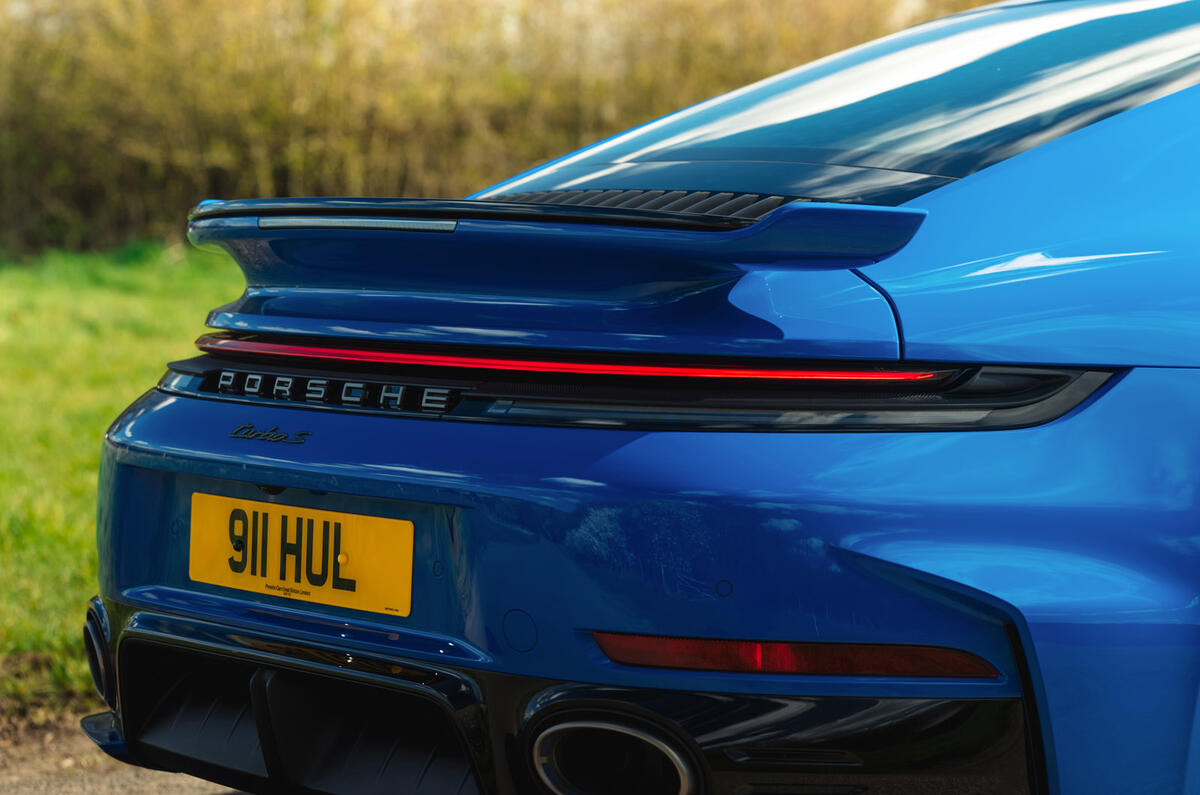 ポルシェ911 ターボS(992.2型/英国仕様)