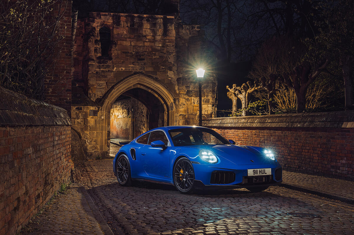 ポルシェ911 ターボS(992.2型/英国仕様)