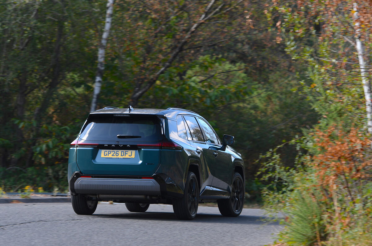 トヨタRAV4 プラグインハイブリッド FWD エクセル(英国仕様)
