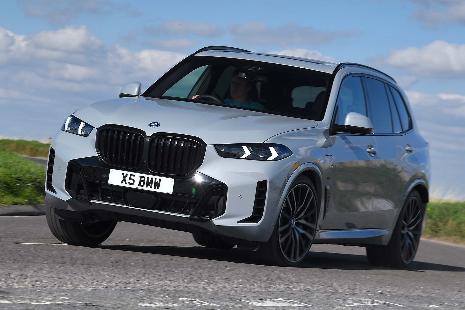 5. BMW X5 - スポーティさを味わえる最高の高級SUV