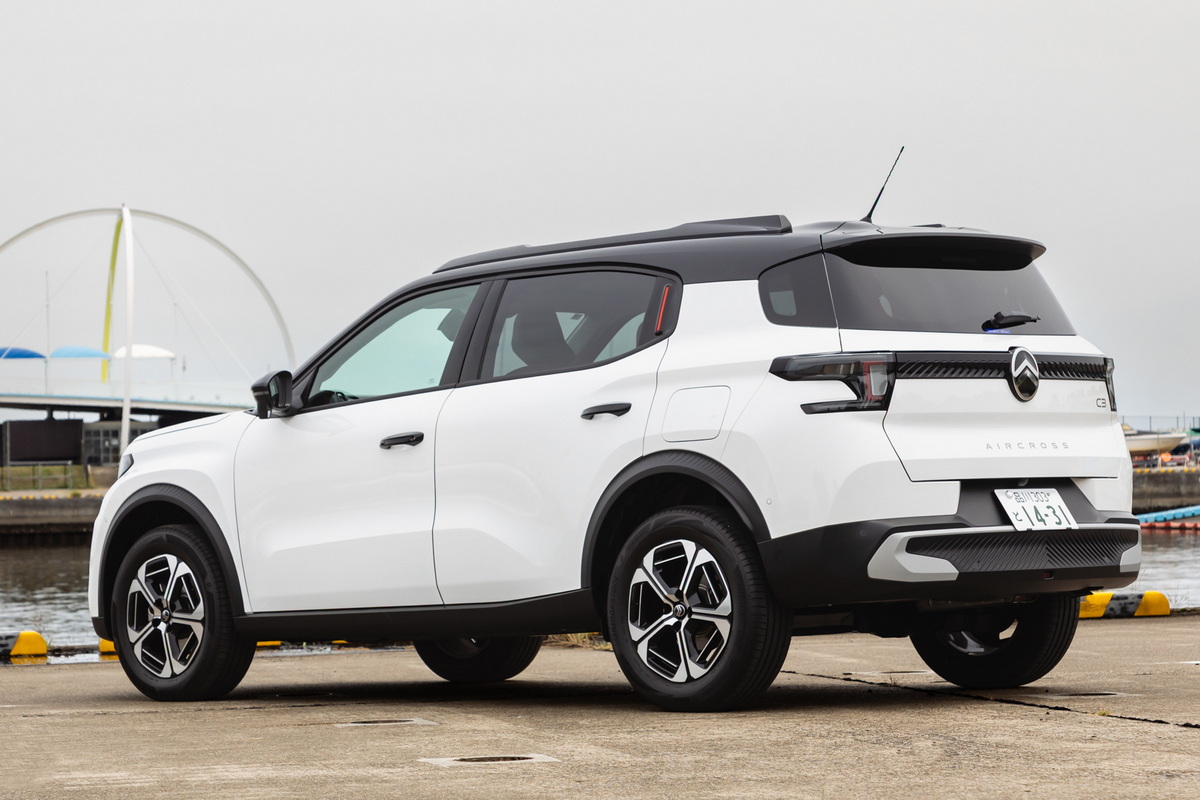 取材車は上級グレードの『マックス・ハイブリッド』。価格は435万円となる。