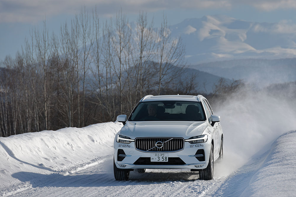 一般道での試乗車はボルボXC60＋235/60R18。