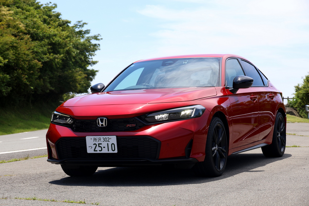 6月4日に追加で発売されたスポーツグレード、『シビックe:HEV RS』。
