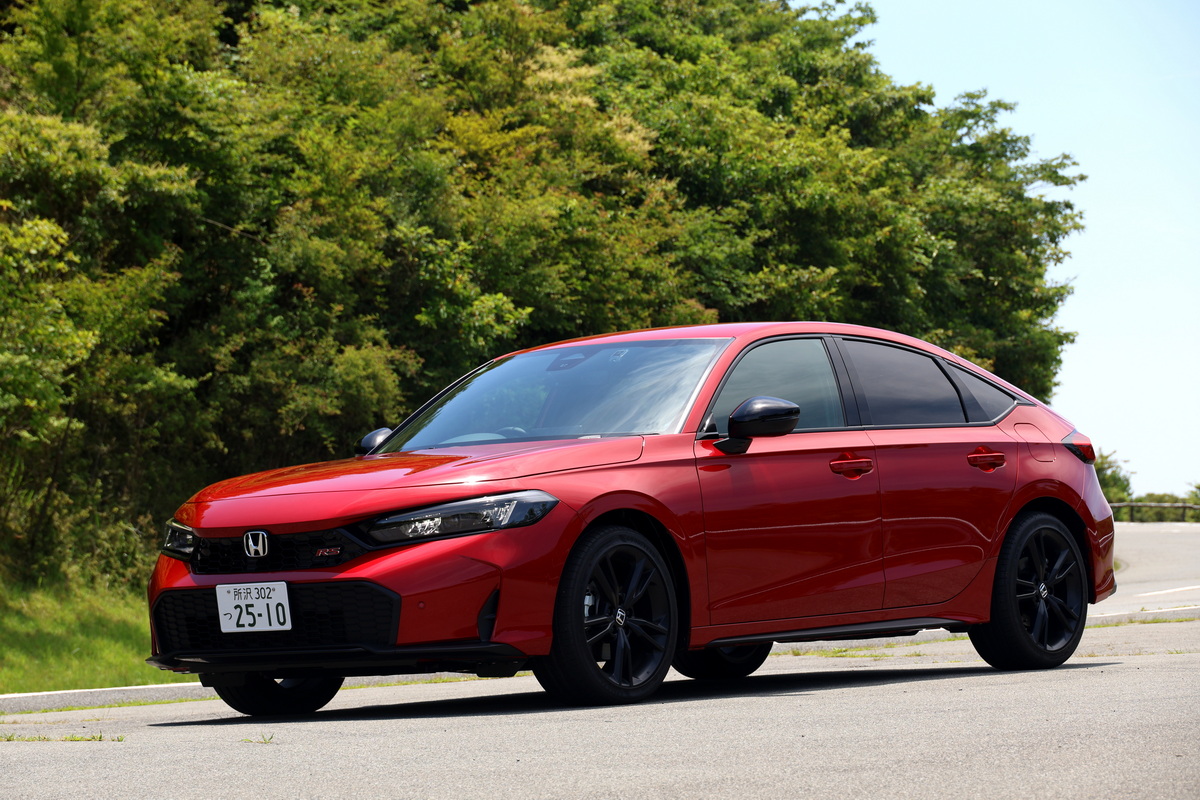 6月4日に追加で発売されたスポーツグレード、『シビックe:HEV RS』。