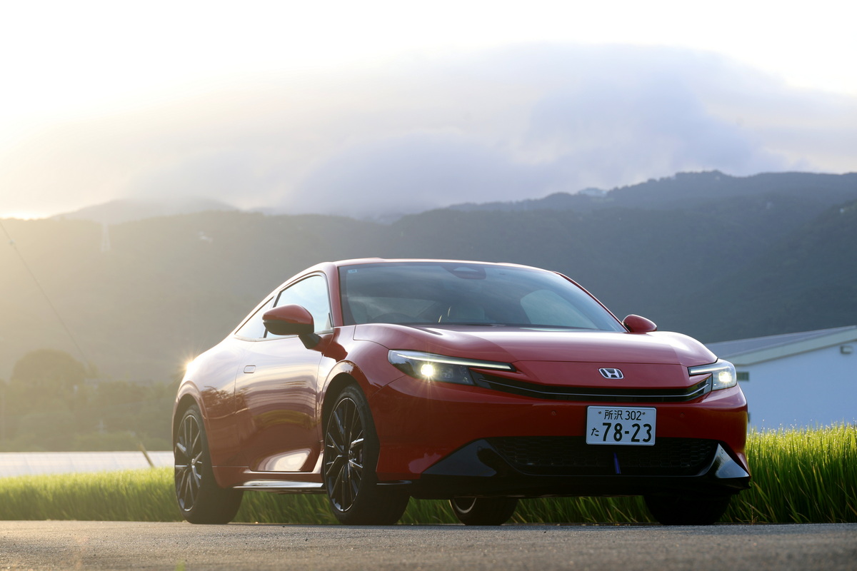1ヵ月を共に過ごすことになった、フレームレッドのホンダ・プレリュード。
