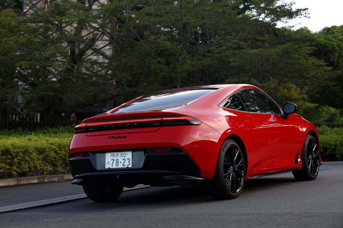 目指したのは、電動化が進む未来に希望が持てるようなハイブリッドスポーツカーだ。