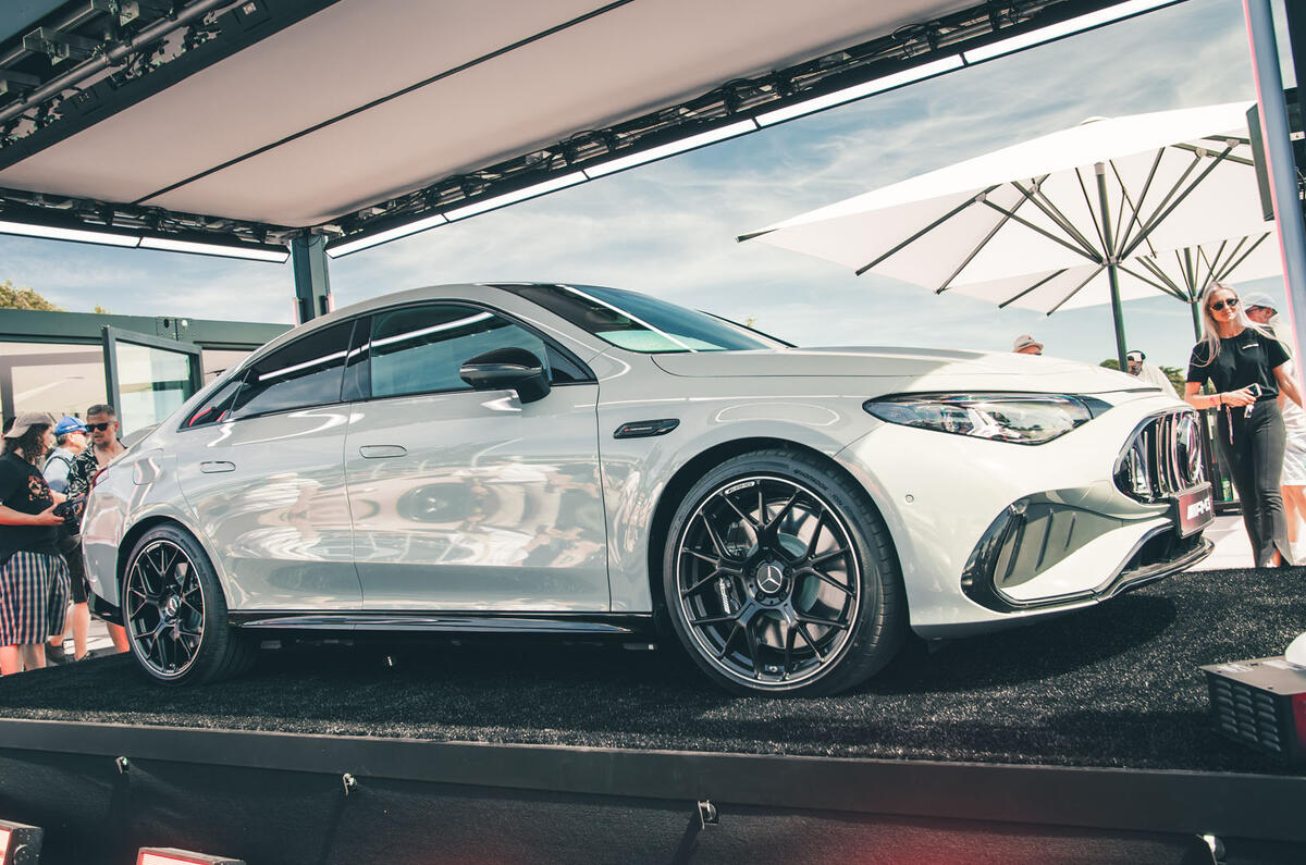 英国で一般公開されたメルセデスAMG CLA 45