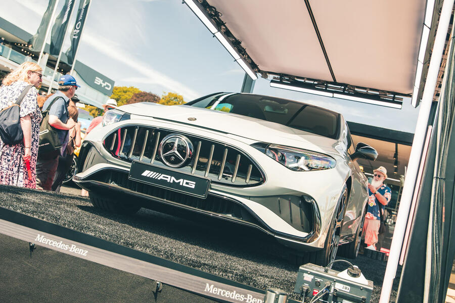 英国で一般公開されたメルセデスAMG CLA 45