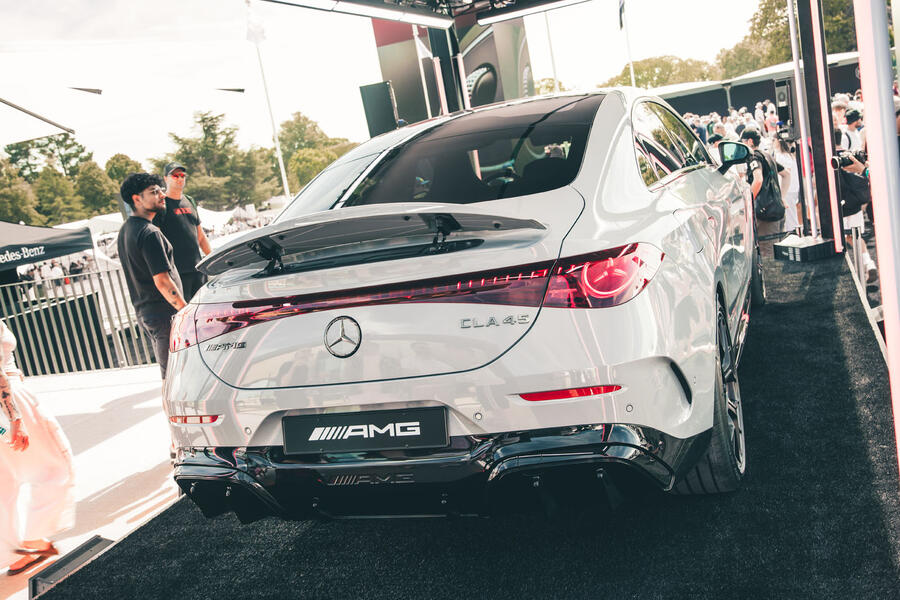 英国で一般公開されたメルセデスAMG CLA 45