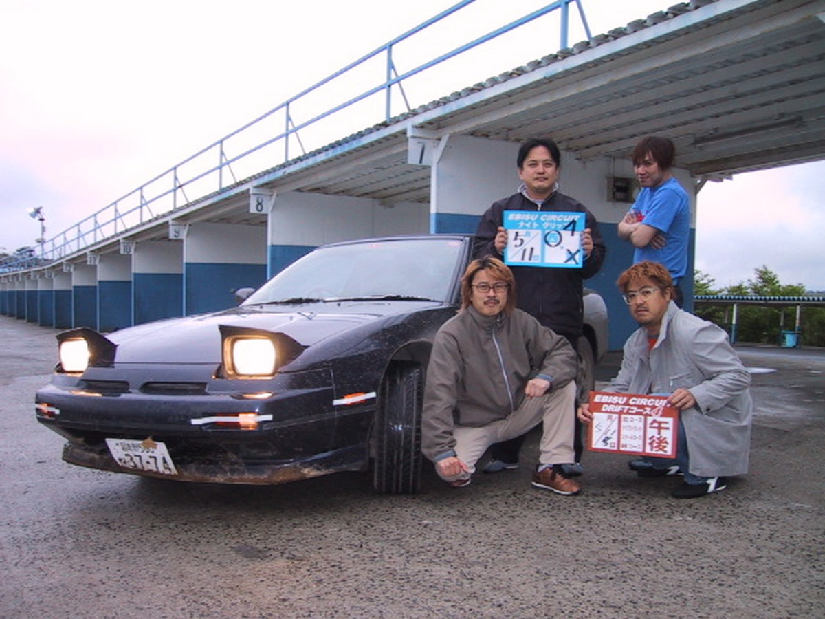 サーキット走行仲間と共同で、S13型180SXを購入!(左下が筆者です。念のため)