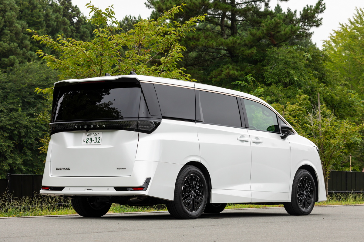 日産エルグランドG eフォース