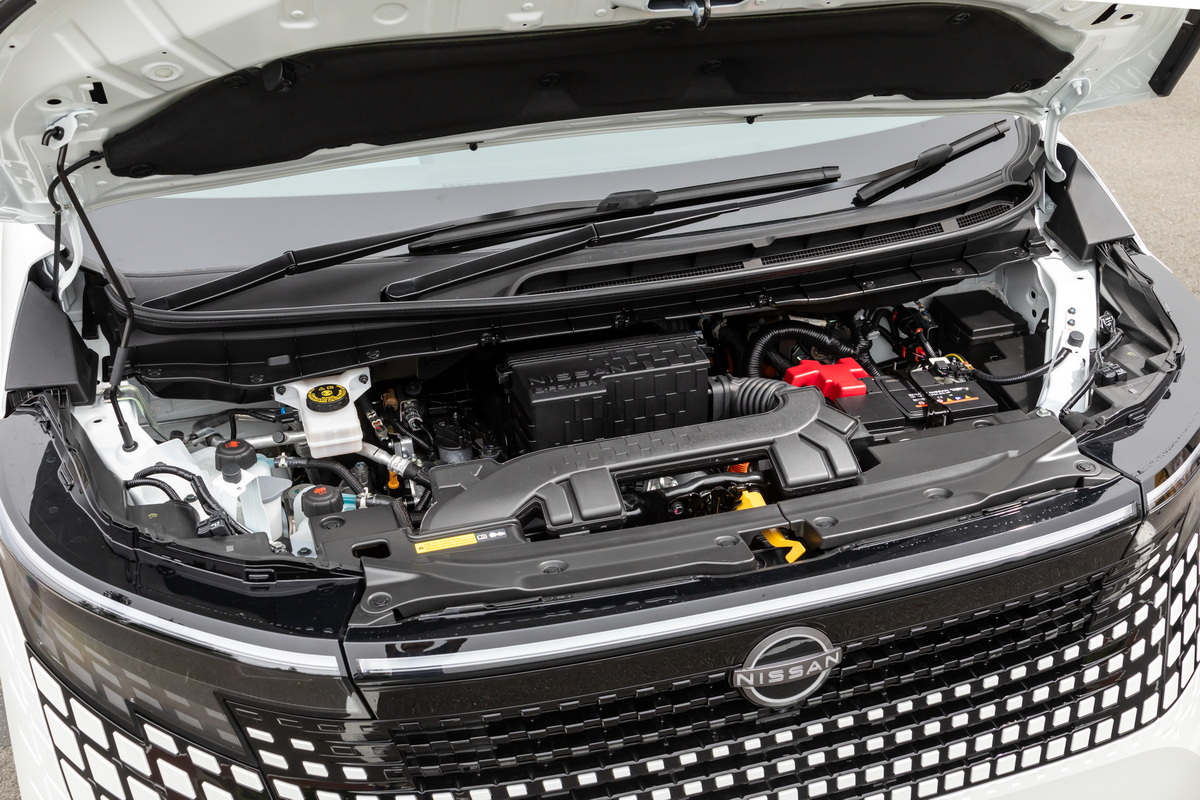 第3世代eパワーを搭載する新型エルグランド。エンジン自体はZR15DDTeと呼ばれる直列3気筒。