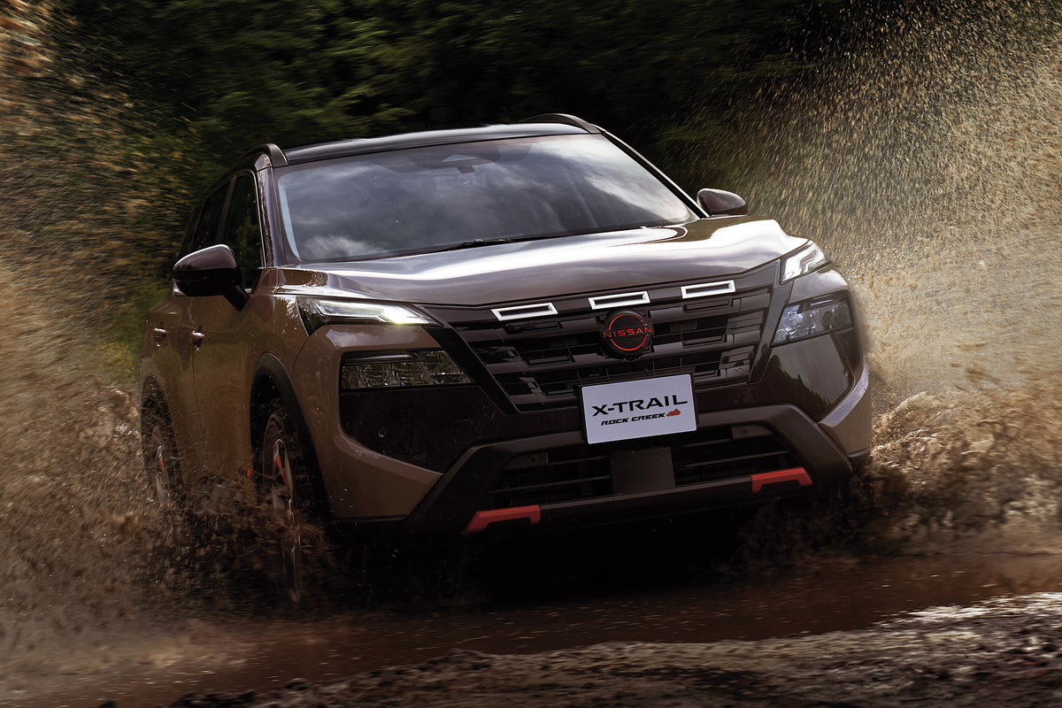 昨年8月、日産は『エクストレイル』をマイナーチェンジ。写真のロッククリークを追加した。