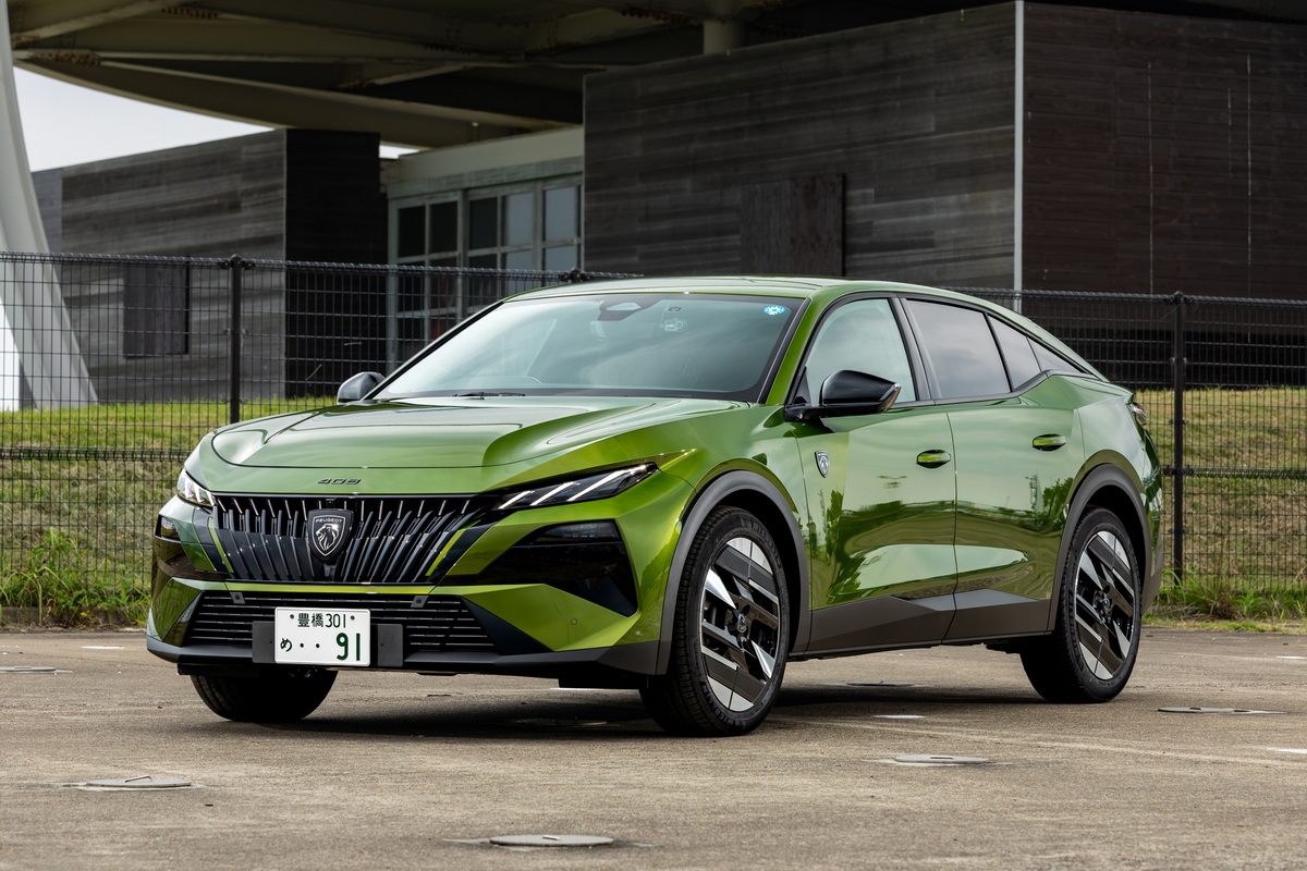 マイナーチェンジを果たし、日本に導入された新型『プジョー408』。